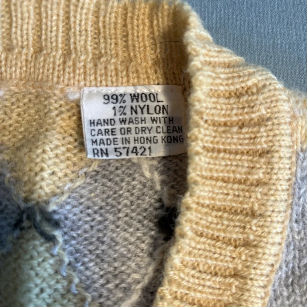 Vintage Argyle Wool Sweater Vest Mens Yellow Grey V-Neck Knit RN 57421 Hong Kong